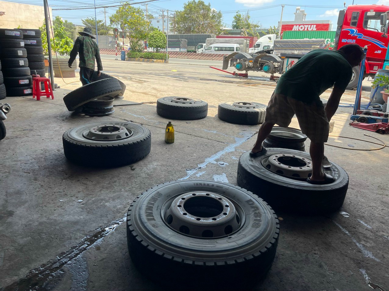 Dịch Vụ Va Vỏ Lưu Động Uy Tín Cho Tài Xế - Lốp Xe Bình Dương Gía Rẻ